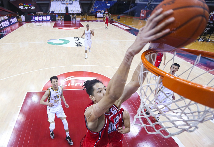 开云体育APP下载-火箭vs老鹰姚明41分回放中文解说