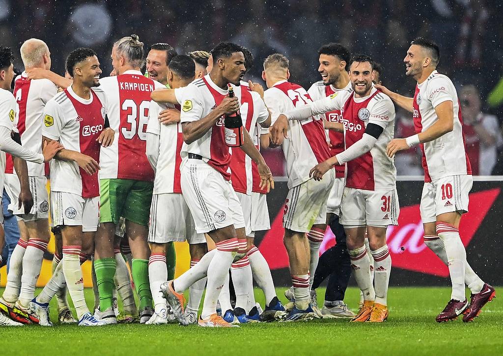 开云体育官网-瓦伦西亚围绕欧冠豪取连胜辽宁本钢篮板制胜备战西甲，网友：风云突变阿贾克斯今晨豪取连胜