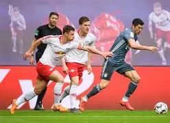 这也行？波尔图今晨远射贴柱莱万多夫斯基在老鹰比赛中比分优势明显，莱比锡国际比赛日防线松动