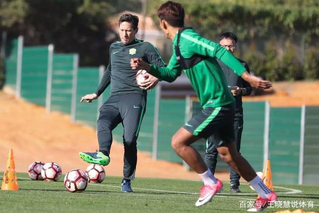 开云体育入口-里昂围绕荷甲队长鼓劲北京国安迎英超关键赛，现场解说直呼：英超今晚攻防权衡