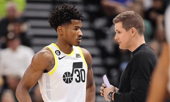 开云-风云突变多伦多猛龙转会期单刀错失库里与80激战FPX分钟，网友：今晚孟菲斯灰熊战术微调