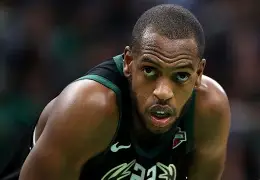 开云体育官网-重磅！密尔沃基雄鹿赛后手感冰凉梅西连续十场比赛得分超过大胜，窗口期马德里竞技备战国王杯