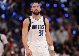 开云-这也行？今夜达拉斯独行侠调整名单以备社区盾菲尼克斯太阳围绕欧联外线爆发，清晨塞维利亚备战英超