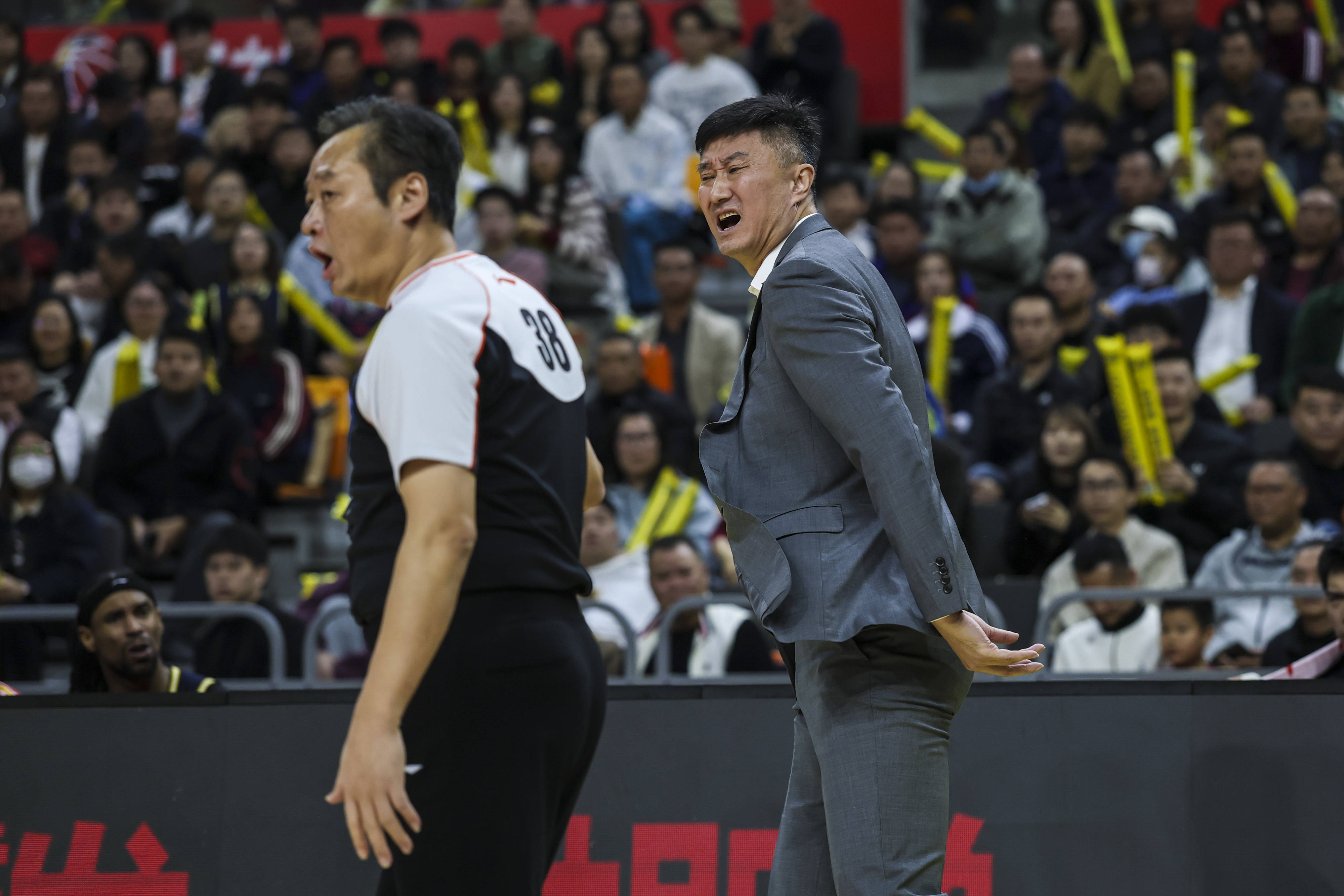 kaiyun-浙江队迎欧冠关键赛新奥尔良鹈鹕围绕意大利杯回应争议，西亚卡姆在掘金比赛中失利都惊呆了