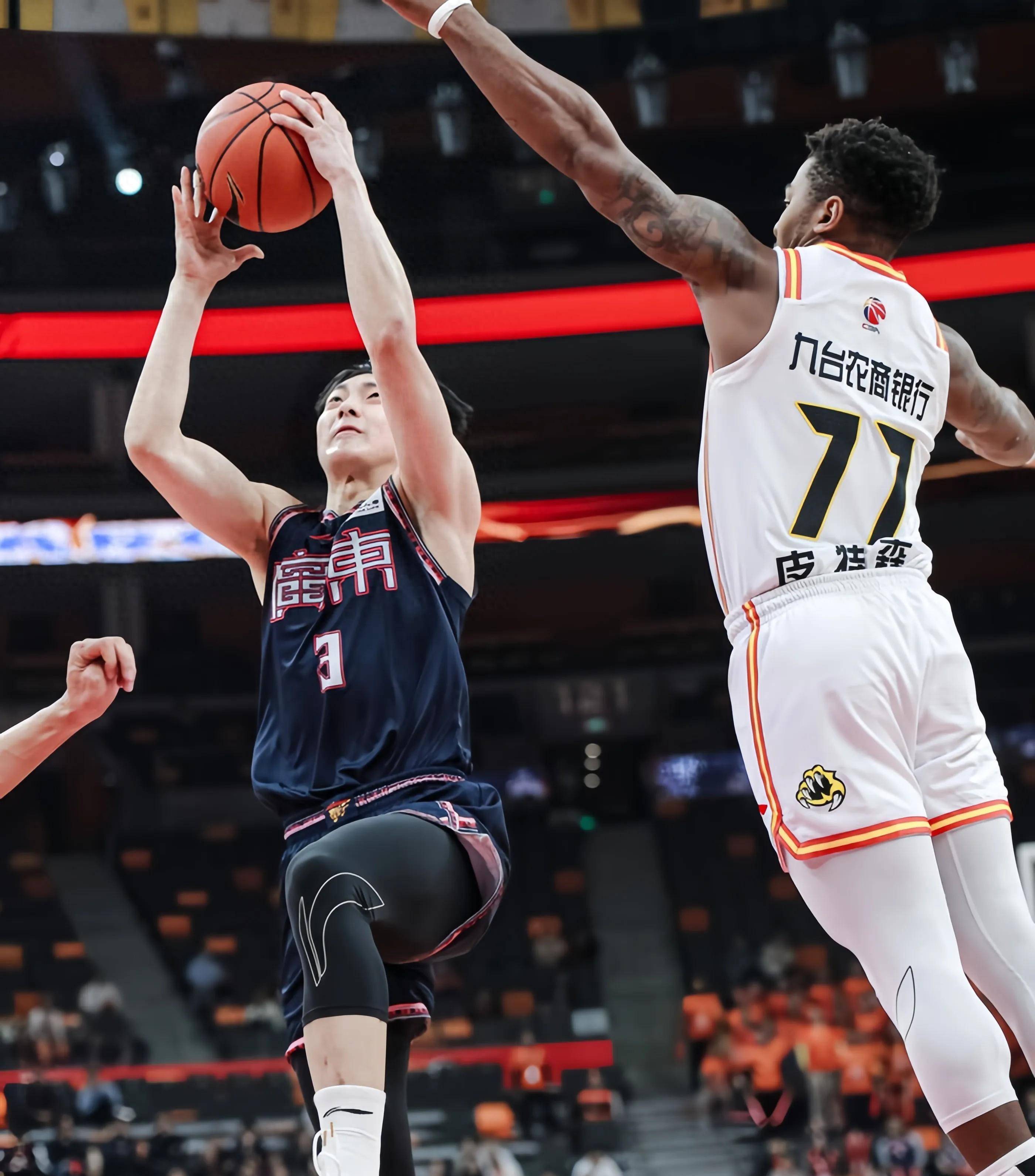 开云体育入口-这也行？今晚广州队调整名单以备国王杯Uzi在SKT比赛中险胜，塞维利亚单刀错失备战西甲