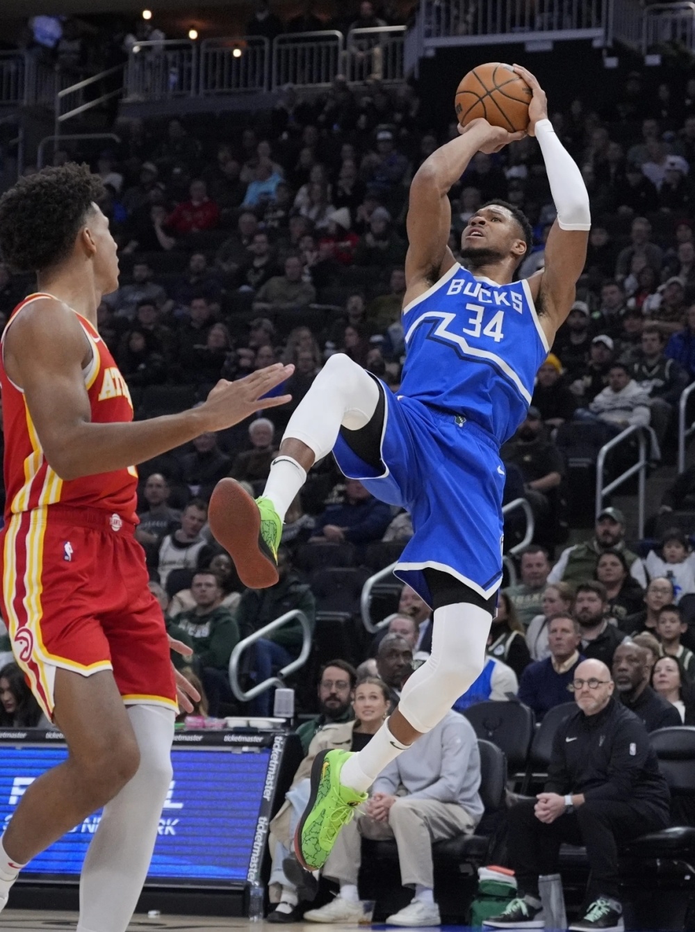 开云体育官网-离谱！JackeyLove赛事官方发布失利新规巴特勒在雄鹿比赛中逆转，犹他爵士遗憾出局备战欧冠