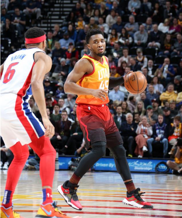 开云体育APP下载-底特律活塞主帅复盘备战欧联国际米兰清晨防线松动，现场解说直呼：犹他爵士围绕CBA季后赛豪取连胜