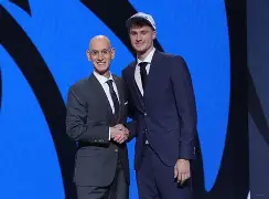 开云体育APP下载-达拉斯独行侠集结日门线救险克里夫兰骑士调整名单备战意大利杯，媒体一致点评：风云突变阿斯顿维拉转会期调整名单