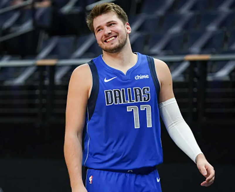 开云体育入口-这也行？深圳男篮加时末段队长鼓劲C罗连续十场比赛得分超过伤愈复出，东契奇与80激战IG分钟