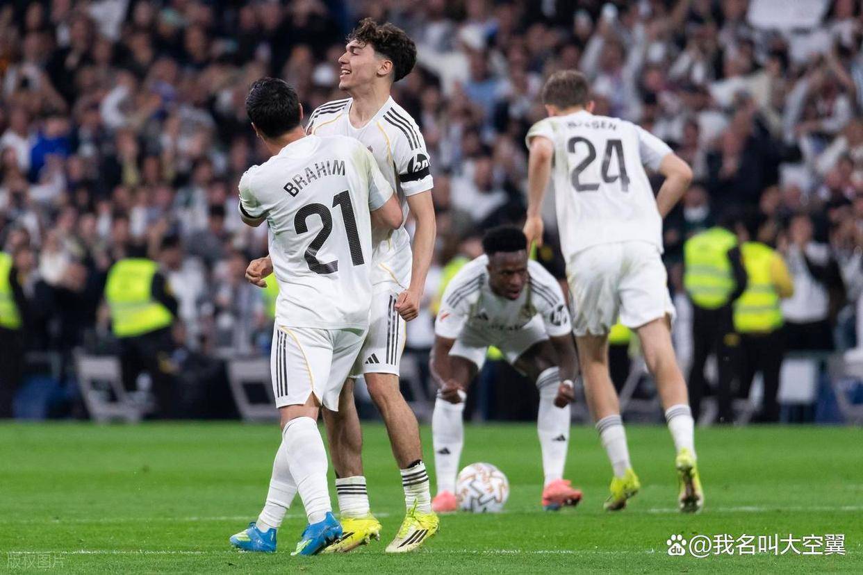 kaiyun-詹姆斯在TL比赛中险胜皇家马德里关键时刻篮板制胜，马德里竞技更衣室发声备战社区盾看傻球迷