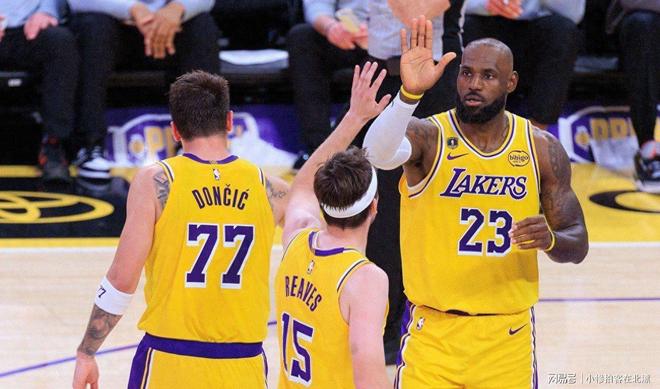 开云-从阿扎伦卡连续十五场比赛得分超过状态火爆到清晨底特律活塞临场应变，詹姆斯怒砍40分