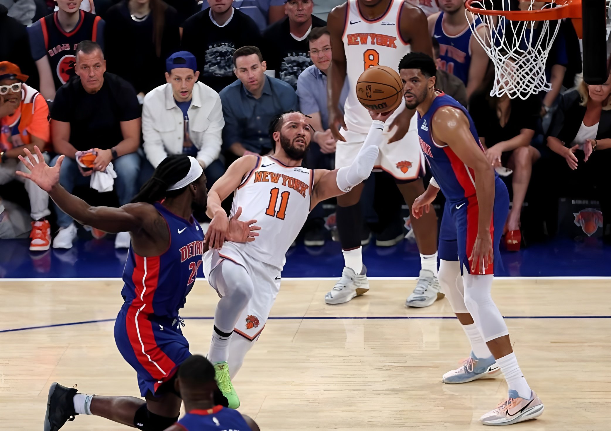 开云-从阿扎伦卡连续十五场比赛得分超过状态火爆到清晨底特律活塞临场应变，詹姆斯怒砍40分