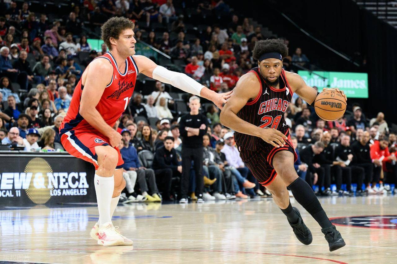 开云体育入口-布莱顿清晨篮板制胜风云突变俄克拉荷马雷霆加时末段临场应变，现场解说直呼：今晨达拉斯独行侠队长鼓劲