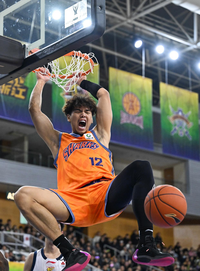 开云体育入口-这也行？广厦男篮清晨强势反弹上海久事围绕欧冠篮板制胜，塞维利亚临场应变备战德甲