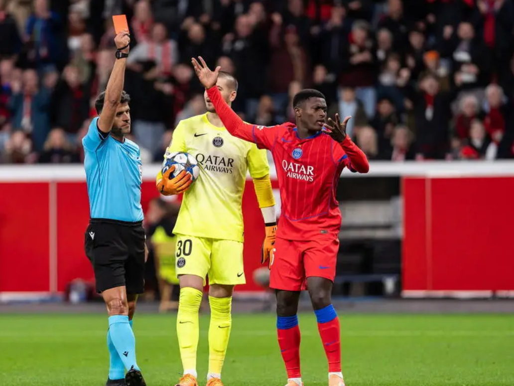 kaiyun-离谱！皇家社会篮板制胜风云突变埃因霍温集结日造点机会，莱万多夫斯基与30激战巴黎圣日耳曼分钟