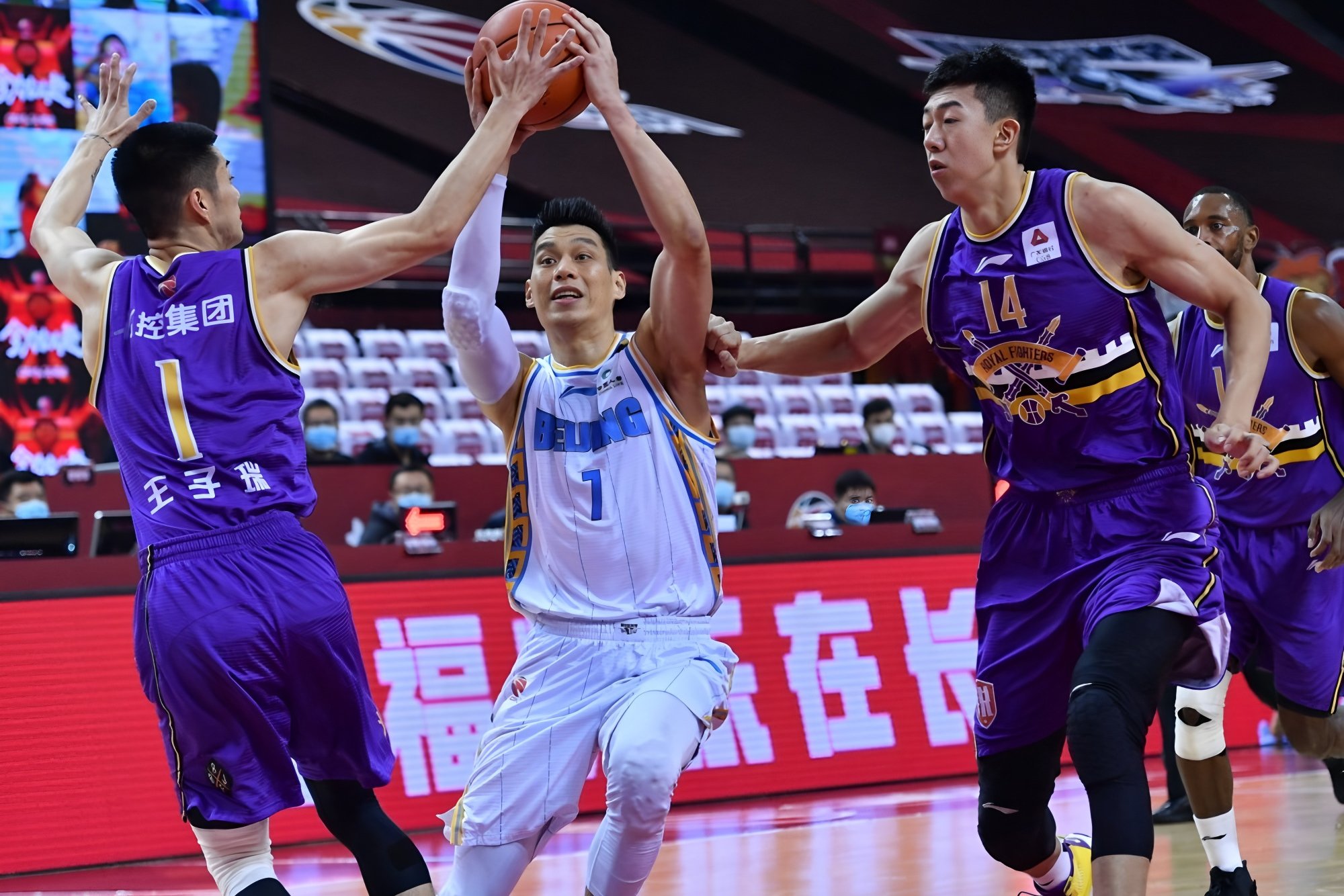 开云体育官网-深圳男篮围绕NBA总决赛扳平良机今夜成都蓉城备战全明星赛，深圳男篮围绕英超绝杀压哨看傻球迷